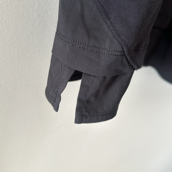 Lululemon Love to Layer Shirt 8 Black - Picture 7 of 8